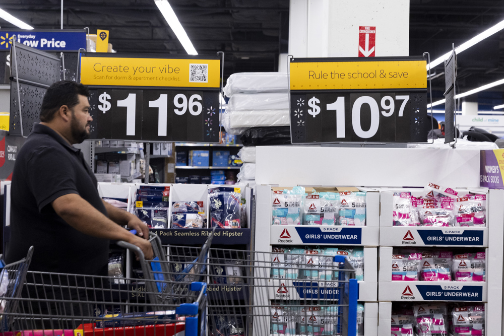 La inflación estadounidense sigue bajando, aunque los precios mensuales suben