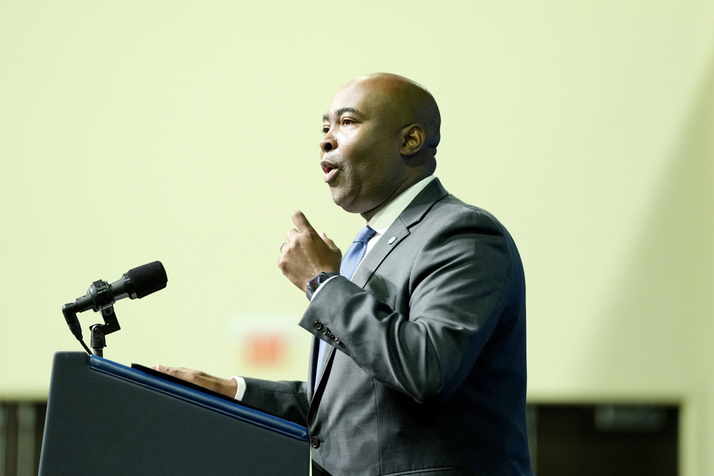 Demócratas anuncian inversión de medio millón en publicidad para latinos