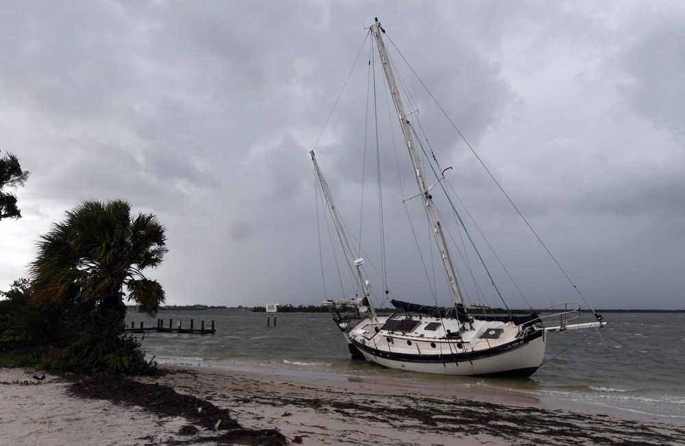 Las tormentas Earl y Danielle se fortalecen en la cuenca atlántica