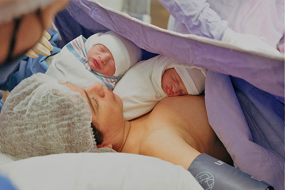 Las madres que dan a luz gemelos no son más fértiles, según nuevos estudios