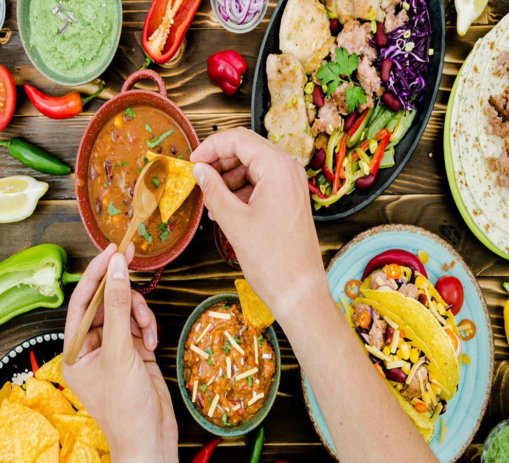 Fiestas patrias: Médicos recomiendan limitar consumo de alimentos altos en calorías