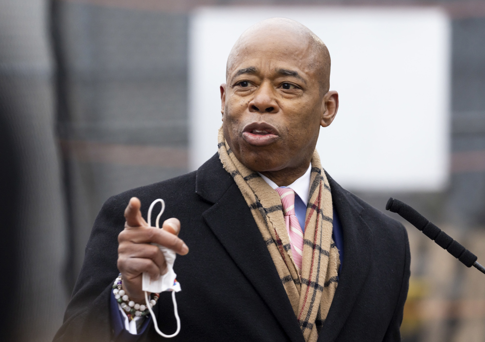 Nueva York declara estado de emergencia ante la llegada de miles de migrantes