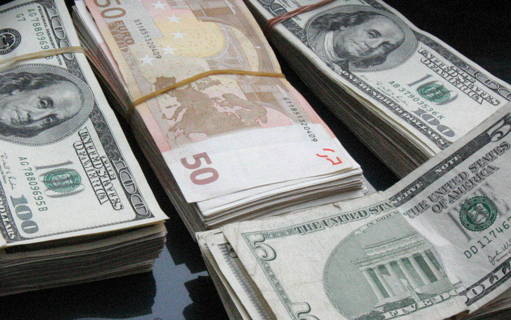 Moody’s advierte de depreciación de 20 % del peso mexicano frente al dólar