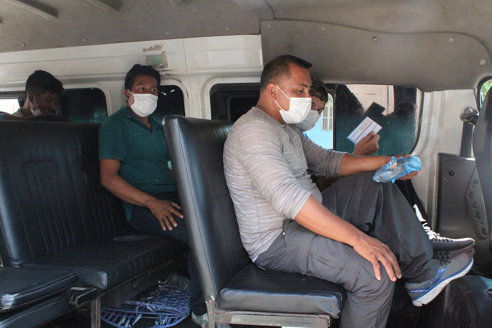 Encuentran a 112 migrantes hacinados en una vivienda del norte de México