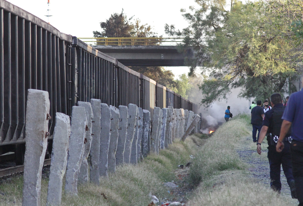 Tren embiste carrotanque de combustible privado en centro de México