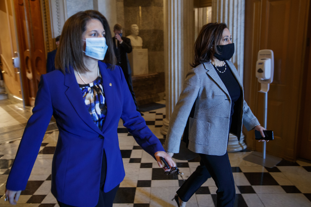 Voto latino favorece a demócratas en Nevada y Texas, según sondeo