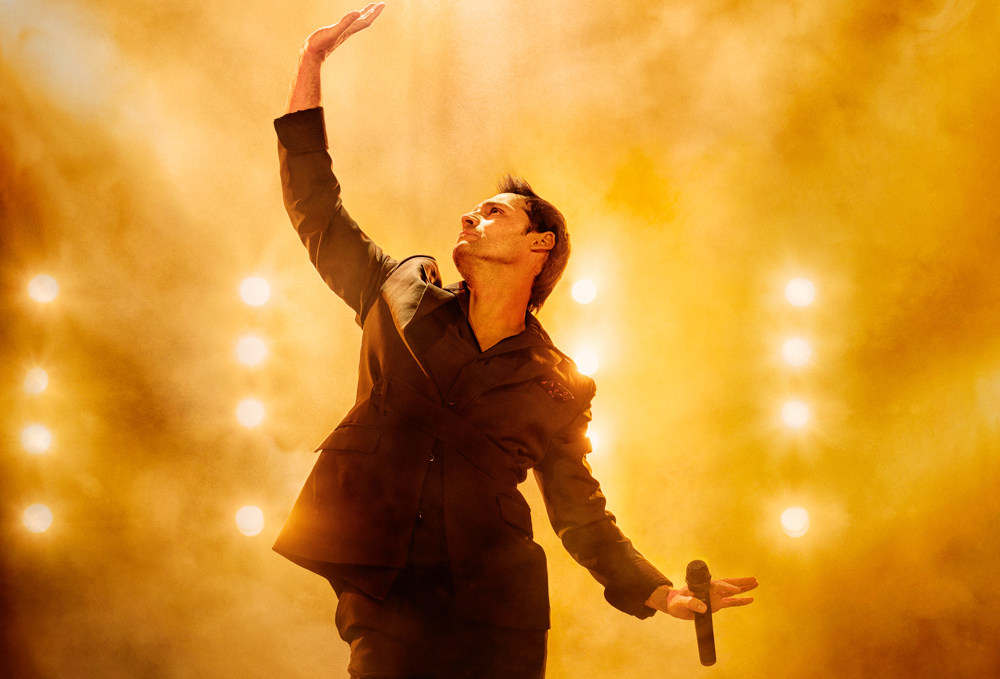 BOSÉ recuerda a un Miguel Bosé libre, sensual y valiente, según reparto