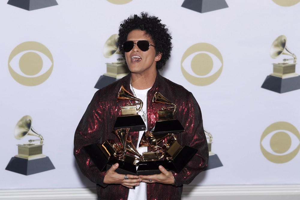 Bruno Mars renuncia a competir en los Grammy