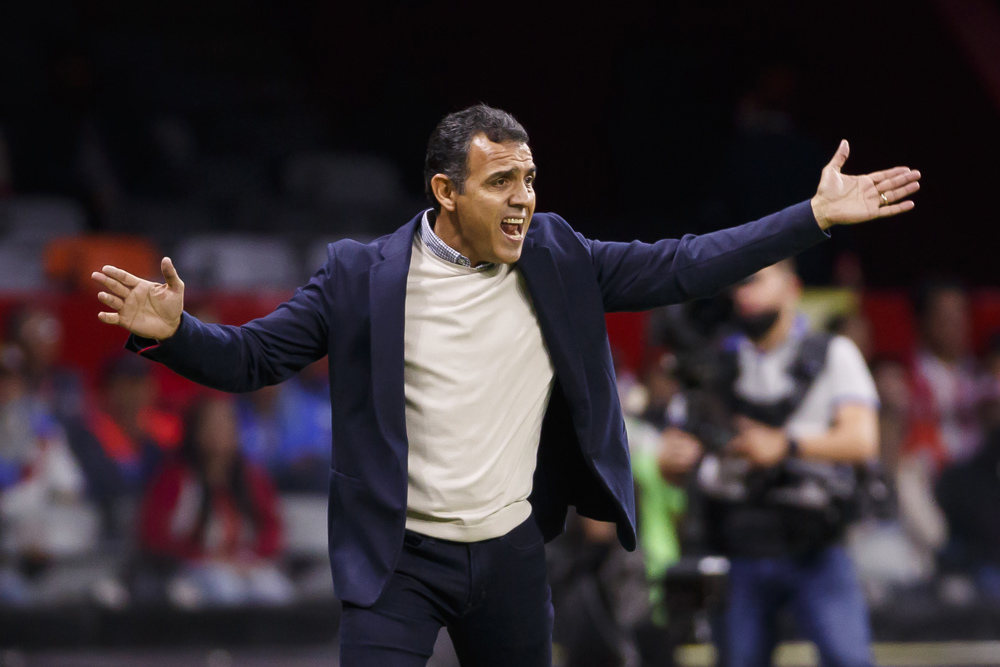 Las Chivas de Guadalajara despiden al entrenador Ricardo Cadena