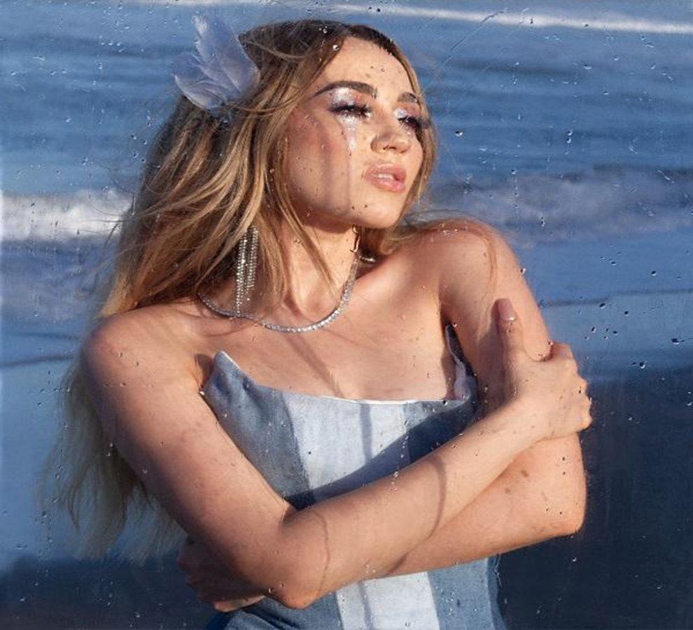 Carolina Ross estrena lo difícil de las despedidas en sencillo “Uno y Uno”