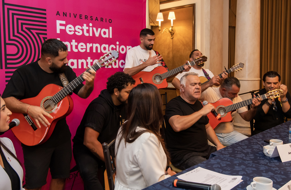 The Gipsy Kings se emocionan con presentación presencial tras pandemia