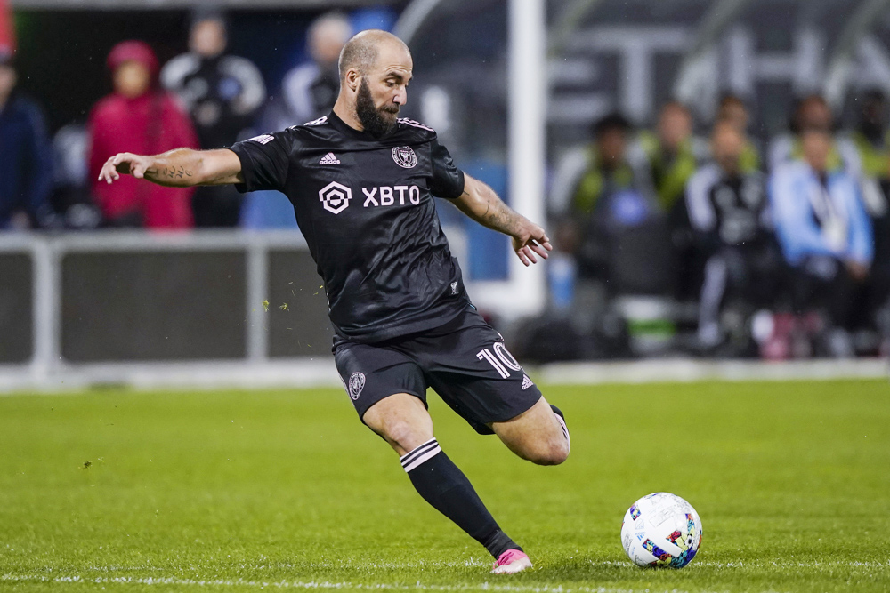 Higuaín recibe un premio de la MLS por su espíritu de superación