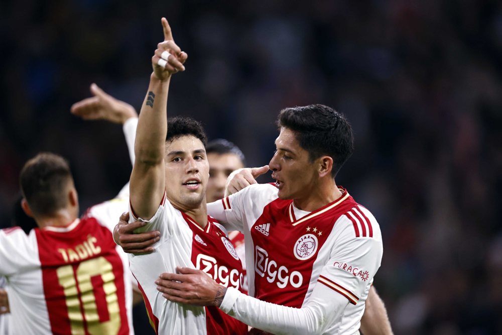 Jorge Sánchez encarrila la goleada del Ajax que recupera el liderato