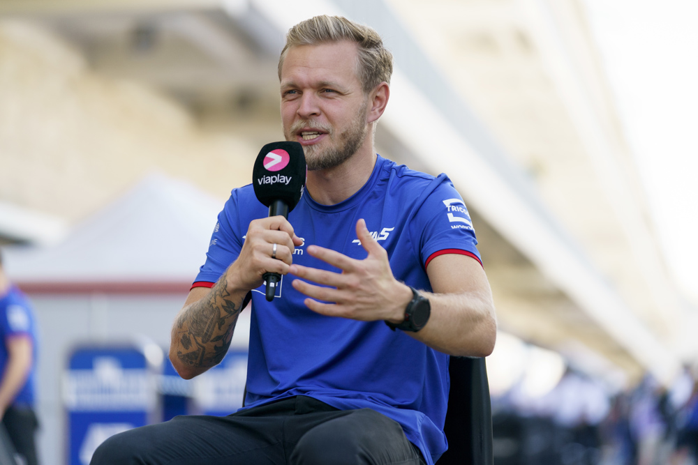 Magnussen cree que Schumacher merece seguir en la F1
