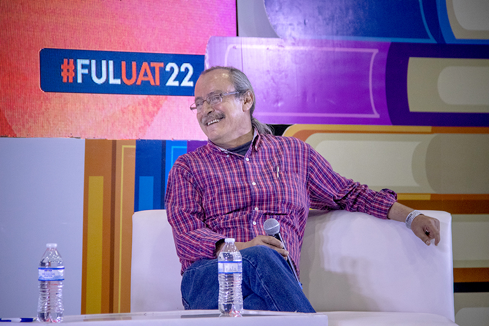 El escritor Fritz Glockner dicta conferencia en la FUL UAT