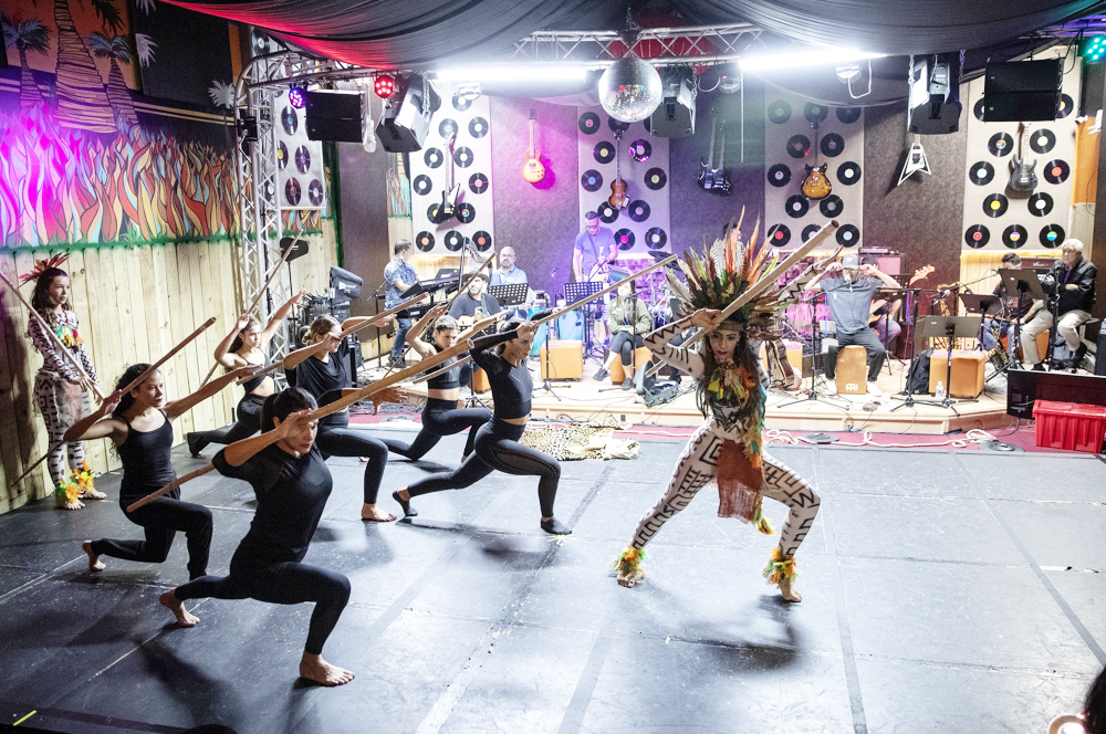 Espectáculo benéfico con casi 150 artistas reivindica el mestizaje en Miami