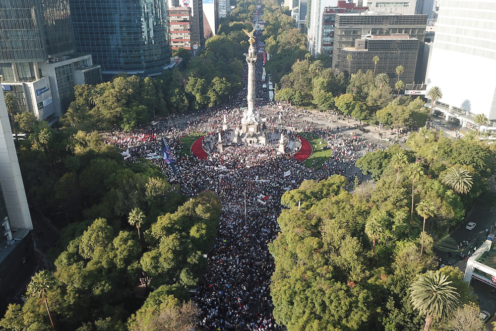 La Ciudad de México se abarrota en muestra de apoyo a López Obrador