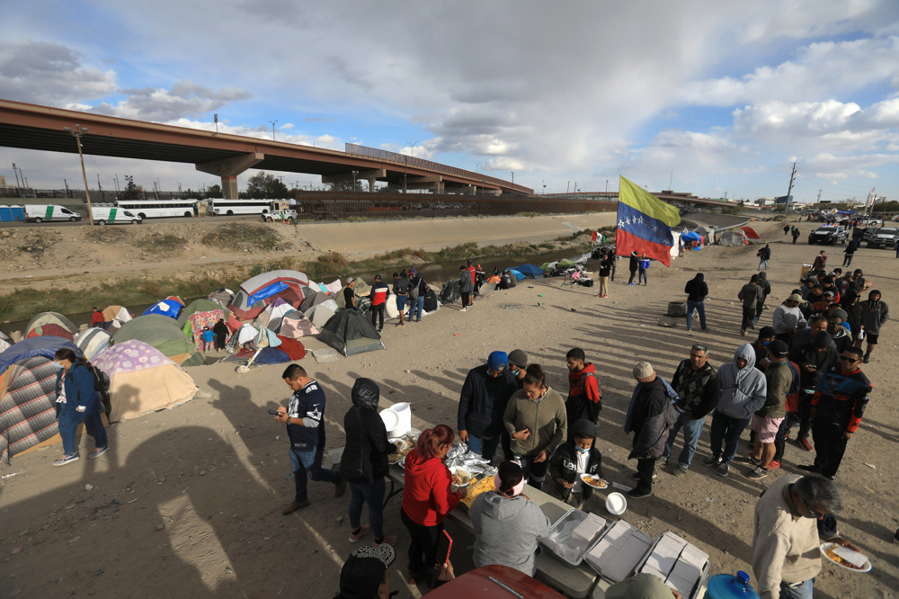 Migrantes se apoyan en el norte de México por el Día de Acción de Gracias