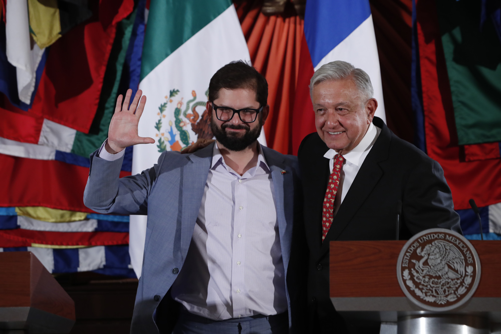 Boric urge desde México a Latinoamérica a “hablarle al mundo” con voz unida