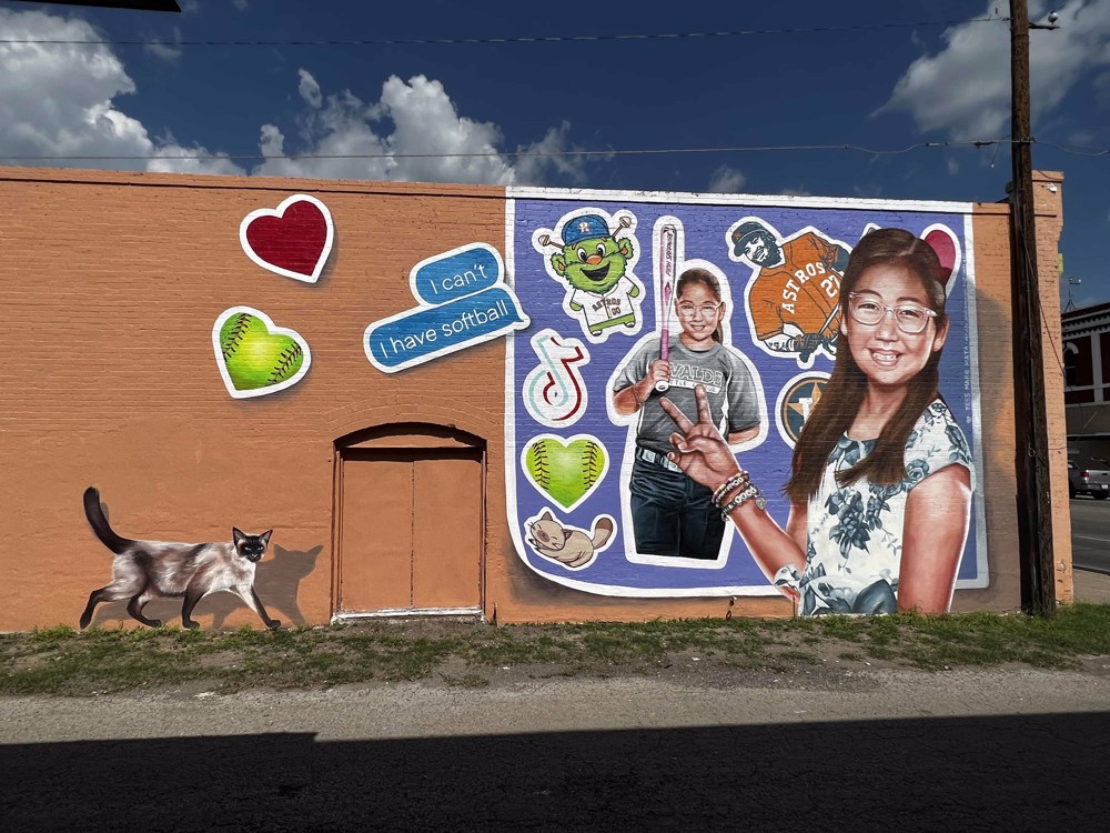 Uvalde preserva en murales sonrisas de las 21 víctimas de la matanza