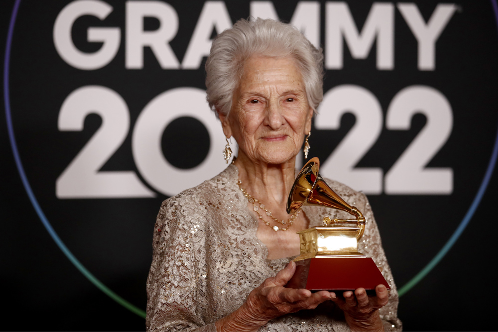 Ángela Álvarez, Mejor Nueva Artista en los Latin Grammy a los 95 años
