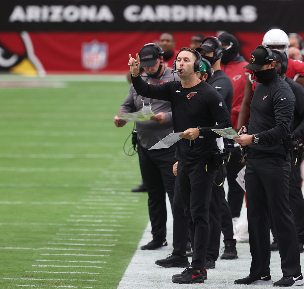 Cardinals despiden a entrenador de línea ofensiva por incidente en México