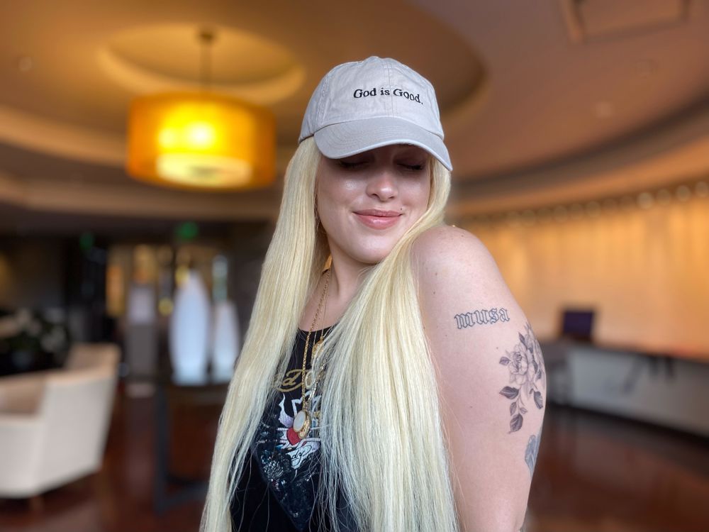 La latina Elena Rose plasma en su nuevo tema “Bayamón” su lado más “inocente”