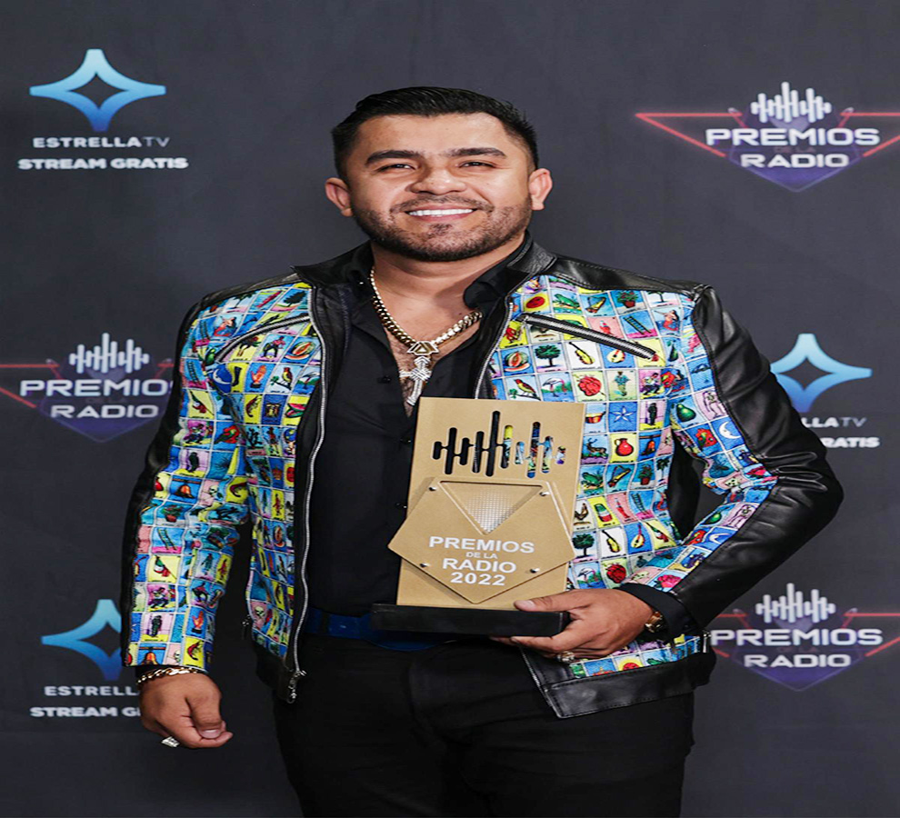 Gerardo Díaz y su Gerarquía ganador del premio “Revelación del Año”  en Premios de la Radio 2022