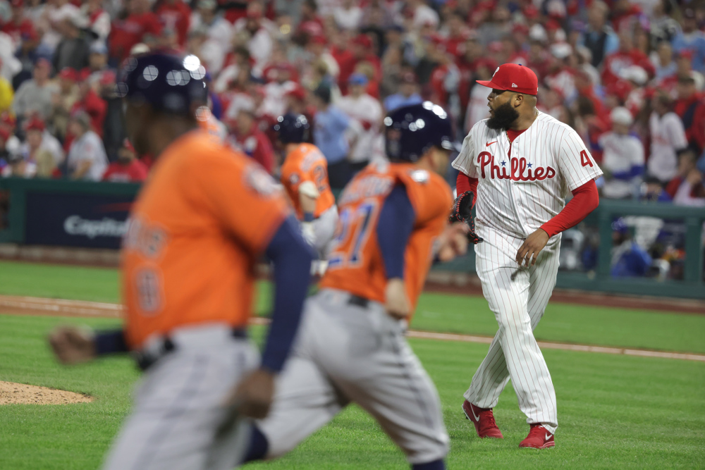 0-5: Javier lidera un juego sin hits combinado y Astros igualan la Serie Mundial