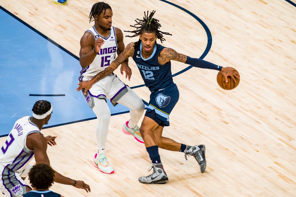 Simmons cae en Filadelfia, Suns vence pese a Davis y Kings suman 7 triunfos