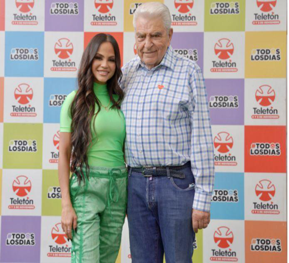 Natti Natasha conquista a miles de fans durante el cierre del Teletón Chile