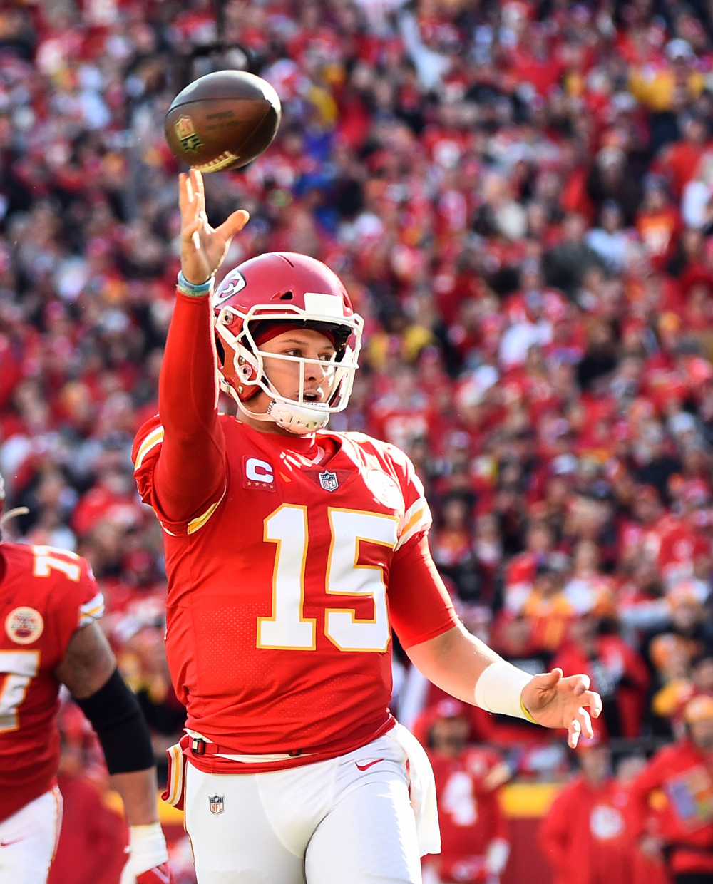 Los Chiefs vencen a los campeones Rams y reiteran su dominio en la AFC en la semana 12