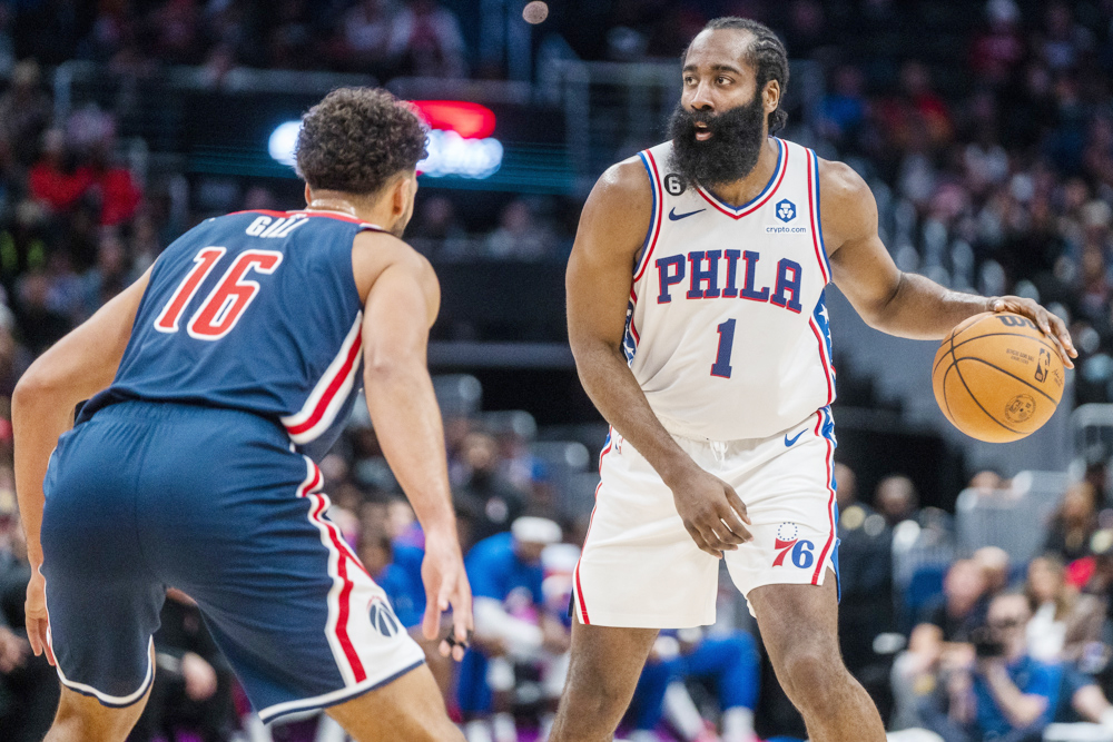 Paul George rescata a los Clippers, Harden da 17 asistencias y Duarte mete 30
