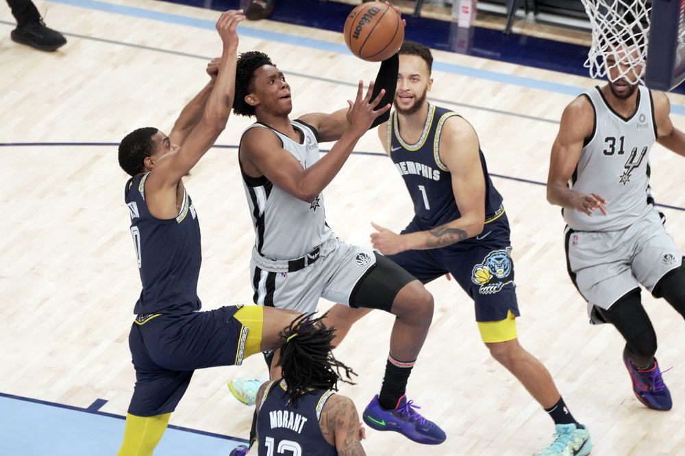 Una expsicóloga de los Spurs asegura que Primo se exhibió nueve veces ante ella