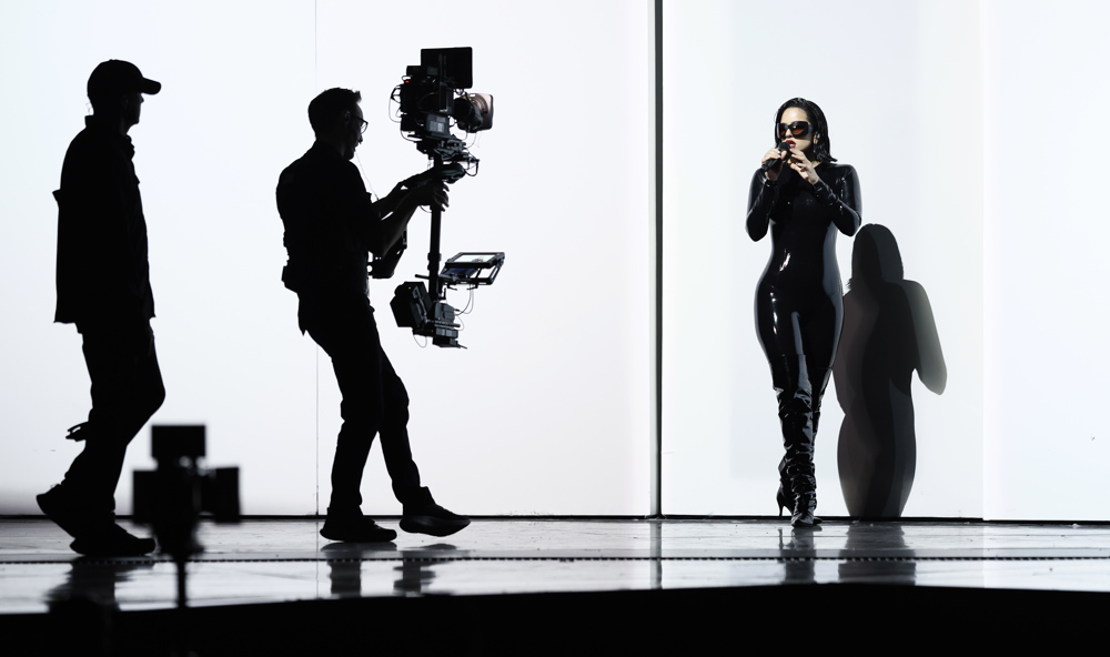 Rosalía se transformó en el escenario de los Latin Grammy