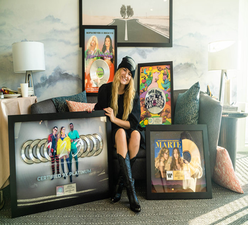 Sofía Reyes recibe disco de platino y oro por sus múltiples éxitos internacionales