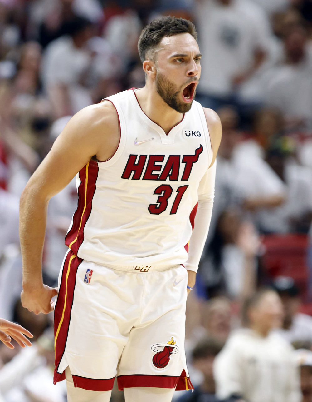 116-109. Strus salta del banquillo y da triunfo a los Heat ante los Warriors