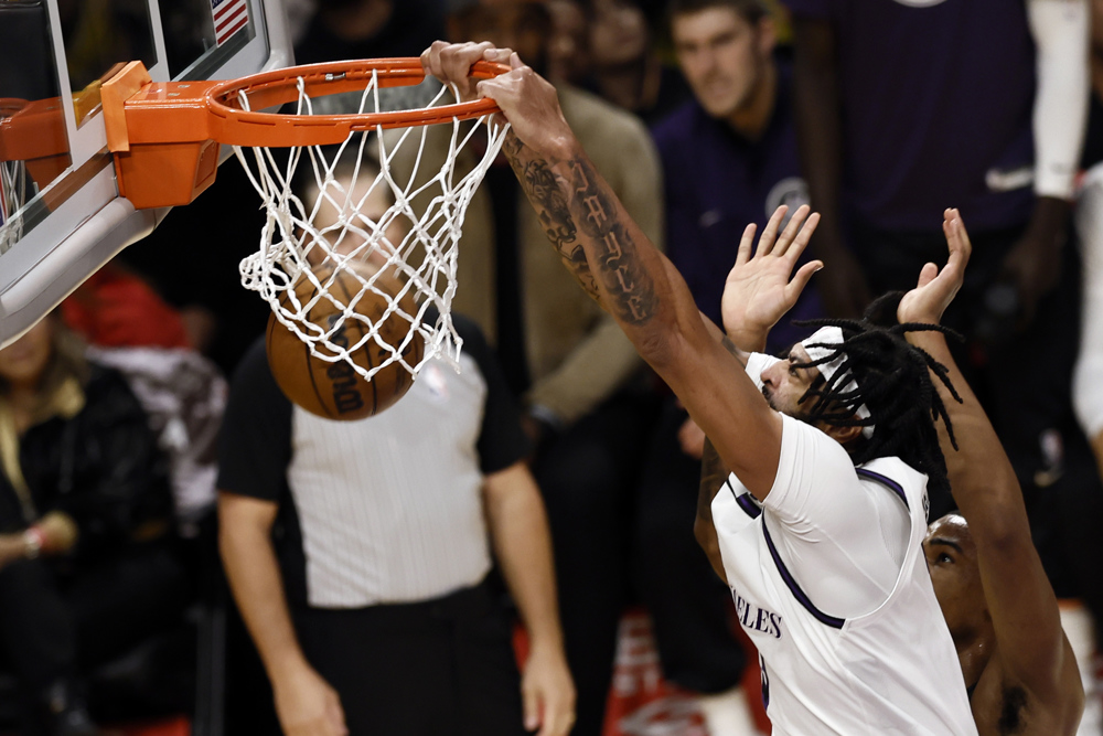 115-105: Los Suns doblegan a los Lakers de un Davis descomunal e histórico