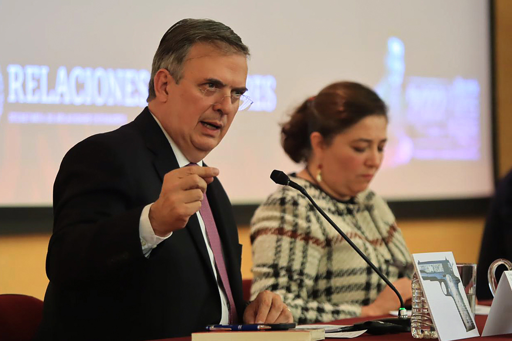 Canciller Ebrard dice que México tiene una pandemia de armas de fuego