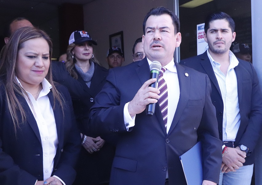 Recibe Edy Izaguirre constancia de director electo de la Facultad de Derecho Victoria