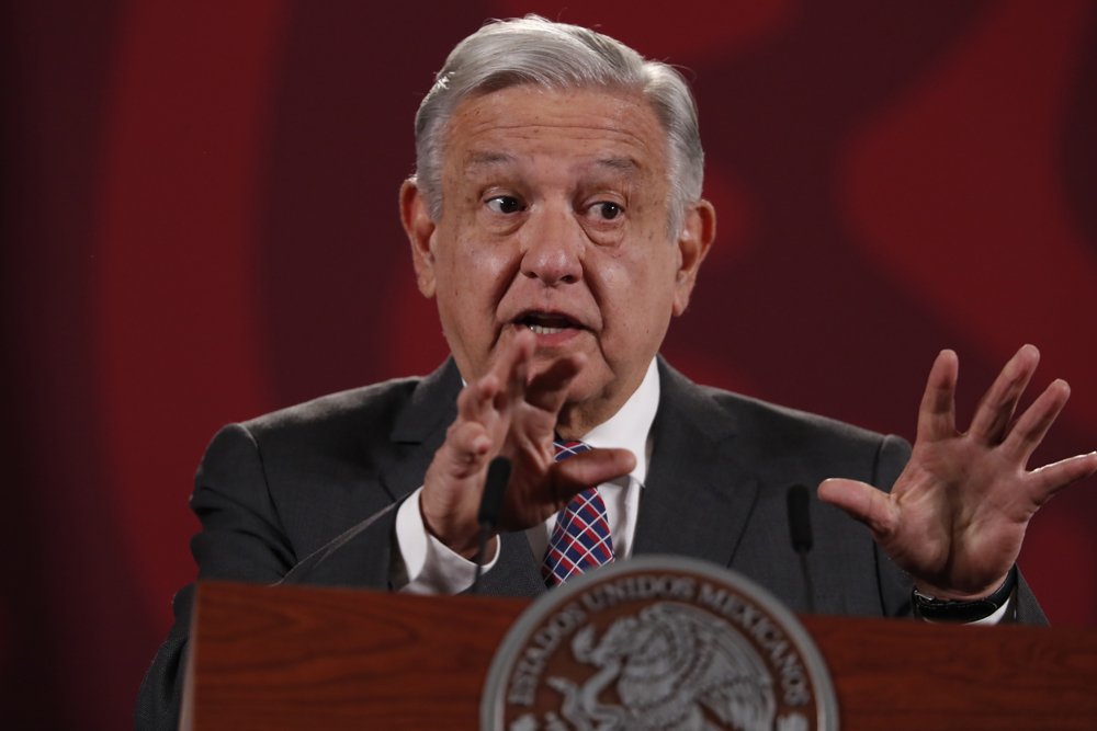 López Obrador critica envío de buses con migrantes a casa de Kamala Harris