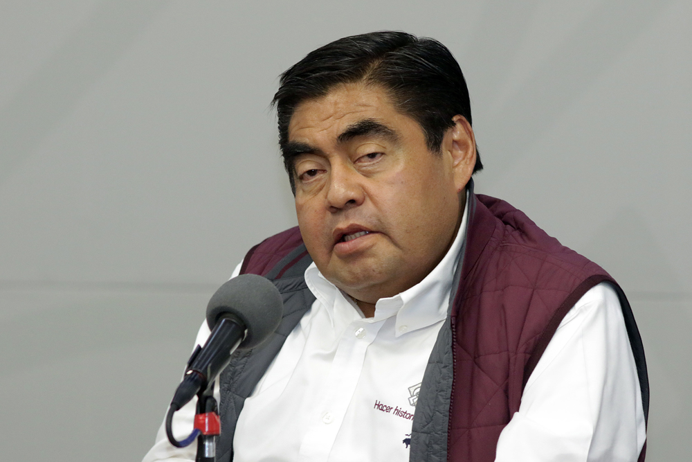 Muere gobernador mexicano de Puebla, Miguel Barbosa, aliado de López Obrador