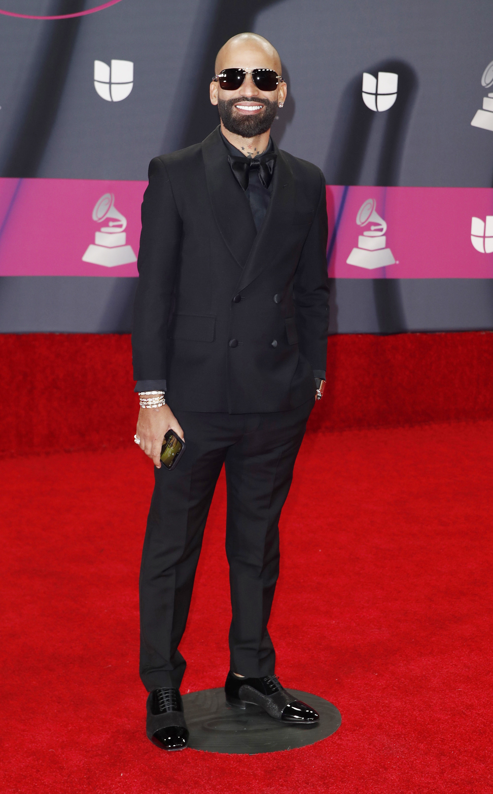 Arcángel lanza su nuevo álbum “Sr. Santos” en homenaje a su difunto hermano