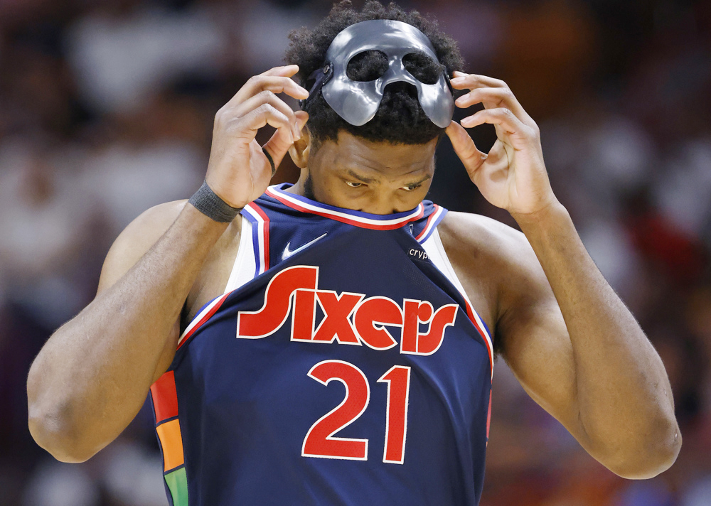 Joel Embiid y Zion Williamson, jugadores de la semana en la NBA