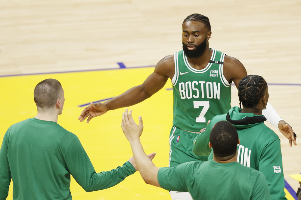 92-103: Los Celtics inician su gira con victoria en Brooklyn
