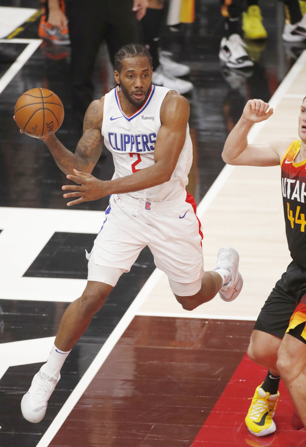 Kawhi Leonard regresa y anota canasta decisiva en el triunfo de los Clippers