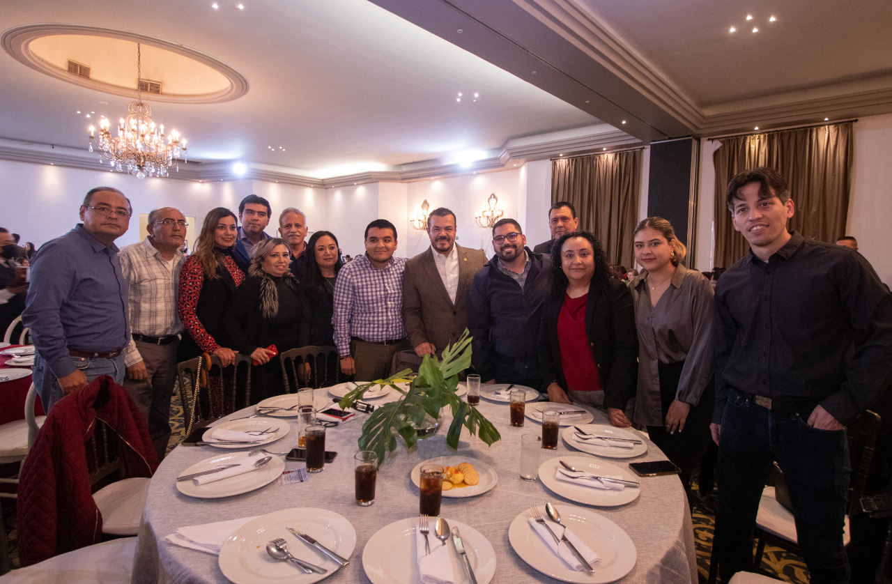 Ofrece UAT festejo prenavideño al personal académico del Campus Victoria