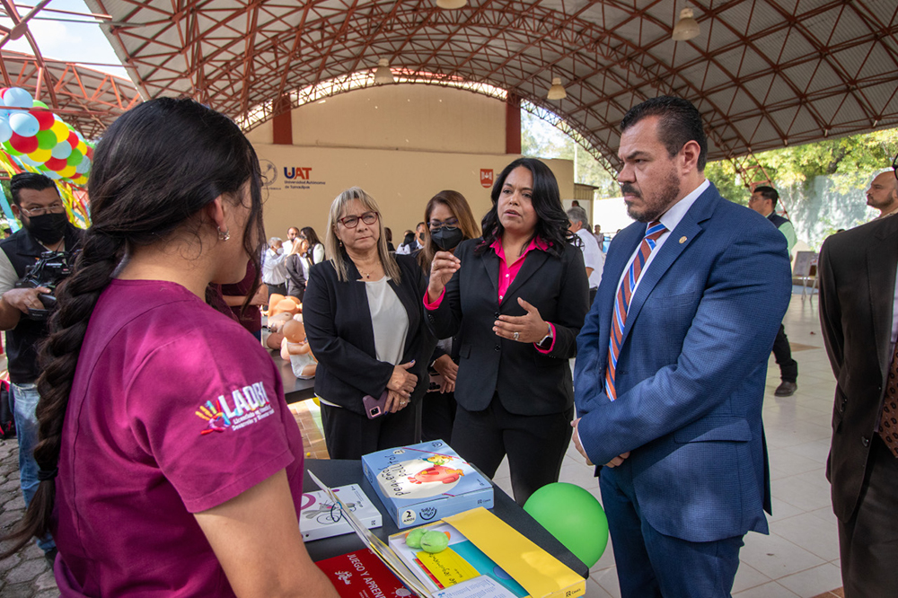 La Dra. Fernanda González rinde protesta como directora de la UAMCEH