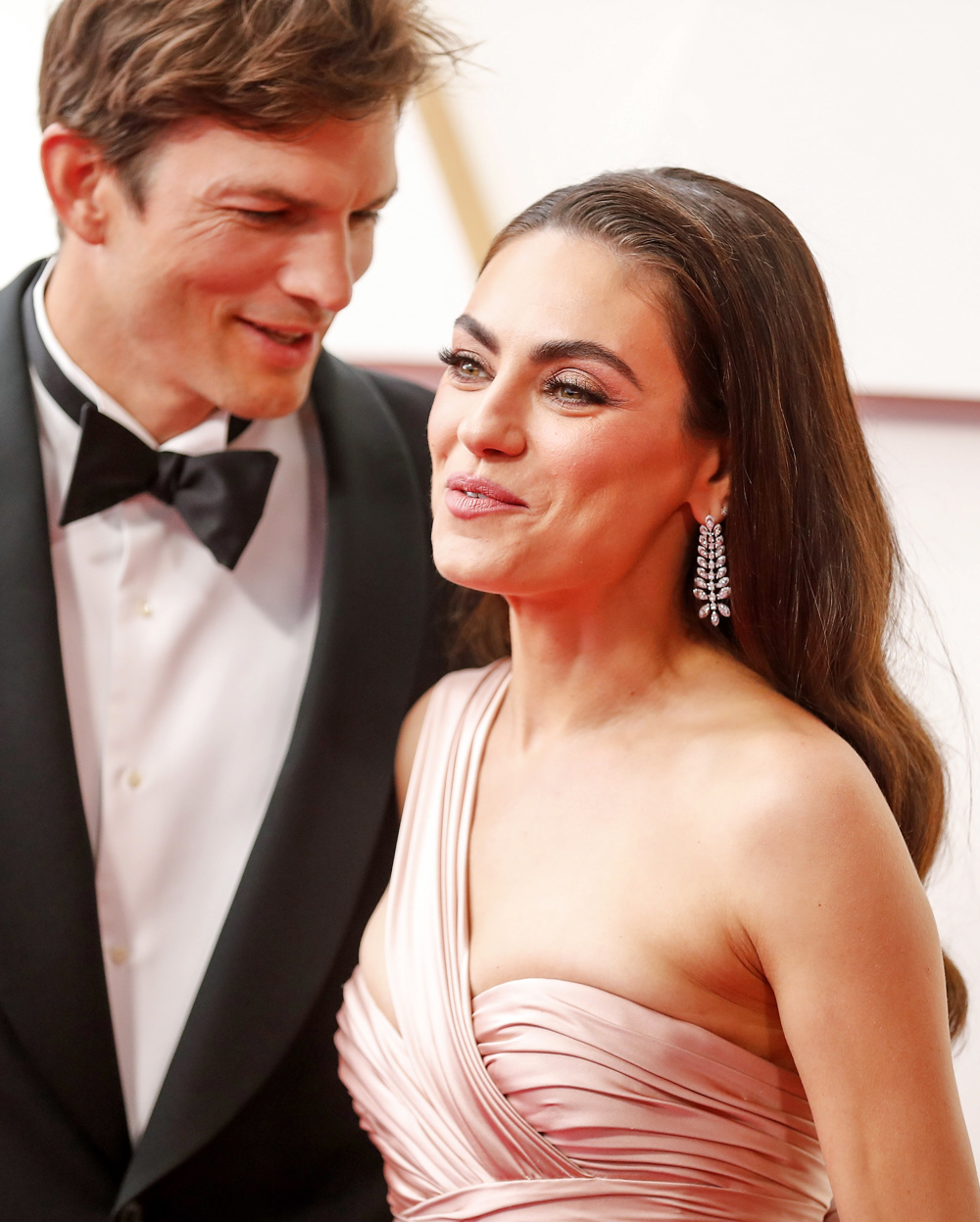 Actriz Mila Kunis (Cisne Negro) recauda 37 millones para refugiados Ucrania