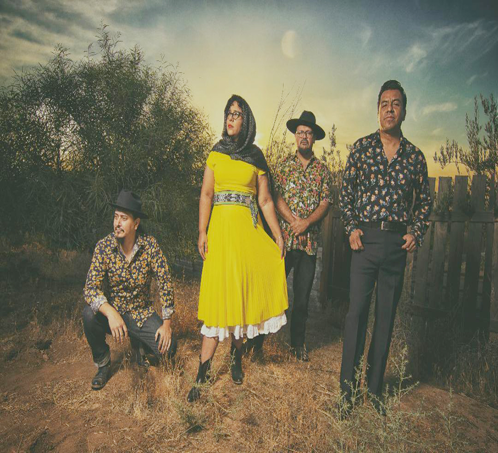 La Santa Cecilia rinde tributo a la bohemia con EP “Cuatro Copas: Bohemia en el Altozano. Parte 1”